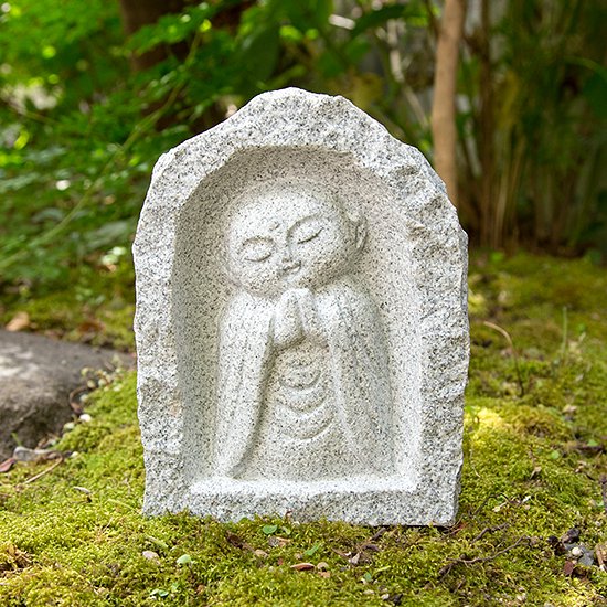 かまくら地蔵 (Jizo in a snow igloo)｜石置物の販売｜癒し地蔵さん