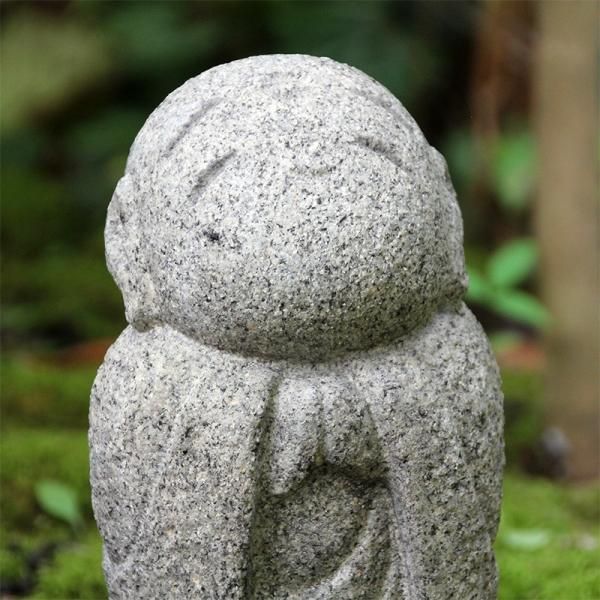 花沢石製、ほほえみ地蔵 |円形台| Smiling Jizo on Circular Stand (Hanazawa Stone)