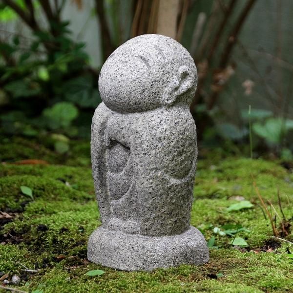 花沢石製、ほほえみ地蔵 |円形台| Smiling Jizo on Circular Stand (Hanazawa Stone)