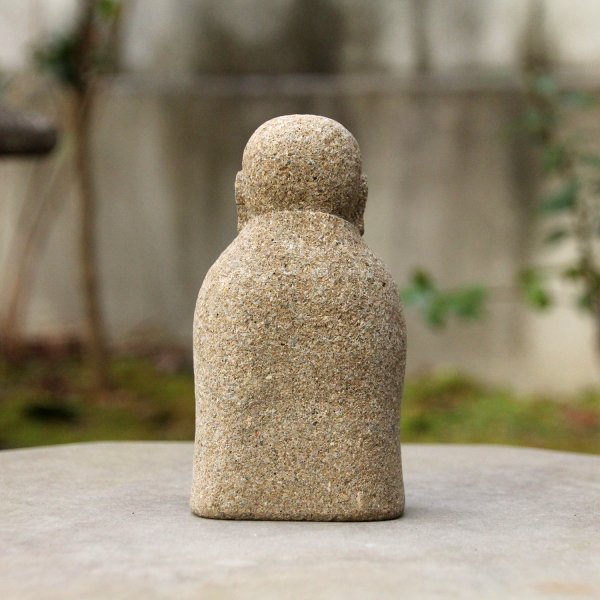 来待石製、小さなお地蔵さま（合掌）| Hand-carved Small Jizo praying with hands together