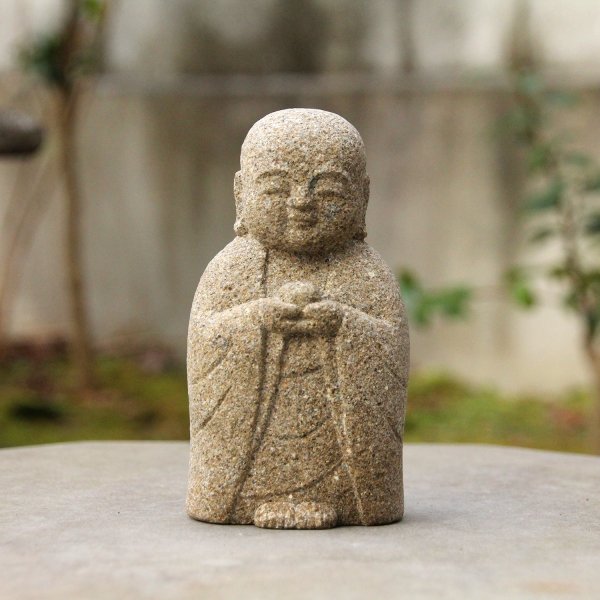 来待石製、小さなお地蔵さま（玉持ち）| Hand-carved Small Jizo with A Precious Jewel