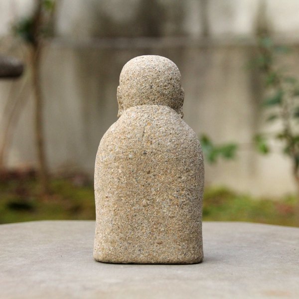 来待石製、小さなお地蔵さま（玉持ち）| Hand-carved Small Jizo with A Precious Jewel