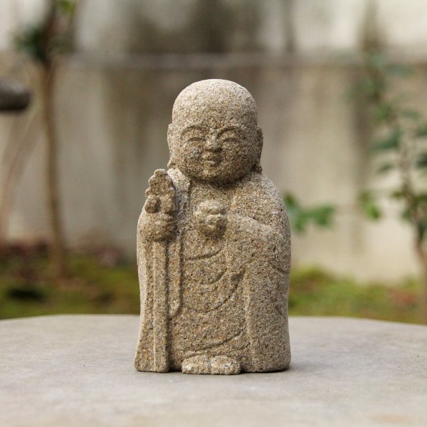 来待石製、小さなお地蔵さま（錫杖）| Hand-carved Small Jizo with A Priest's Staff