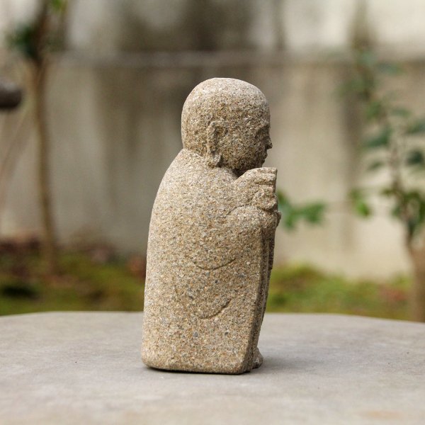 来待石製、小さなお地蔵さま（錫杖）| Hand-carved Small Jizo with A Priest's Staff