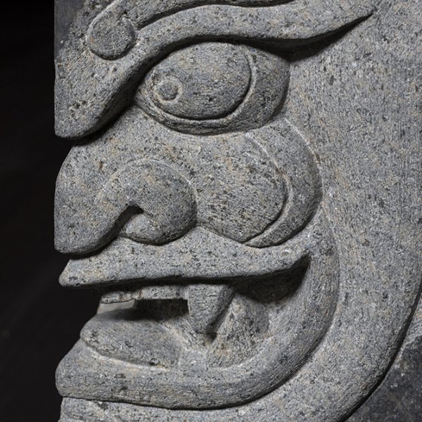 宮城県伊達冠石を使った、石工による手彫りの鬼門除け石 |Japanese Demon-faced Stone