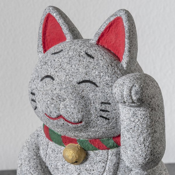 石材技能士による手彫りの石の招き猫「ニャーニャン」| Japanese Stone Maneki-Neko (beckoning cat)