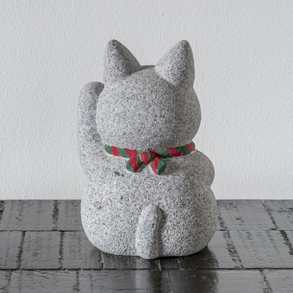 石材技能士による手彫りの石の招き猫「ニャーニャン」| Japanese Stone Maneki-Neko (beckoning cat)