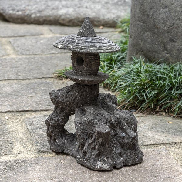 八女石産、小さな自然木型灯篭 | Natural Wood-Style Lanterns