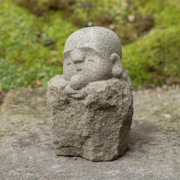 島根県産来待石製、手彫りの玉持ちお地蔵さま | Hand-carved Japanese Jizo Statue with A Flower