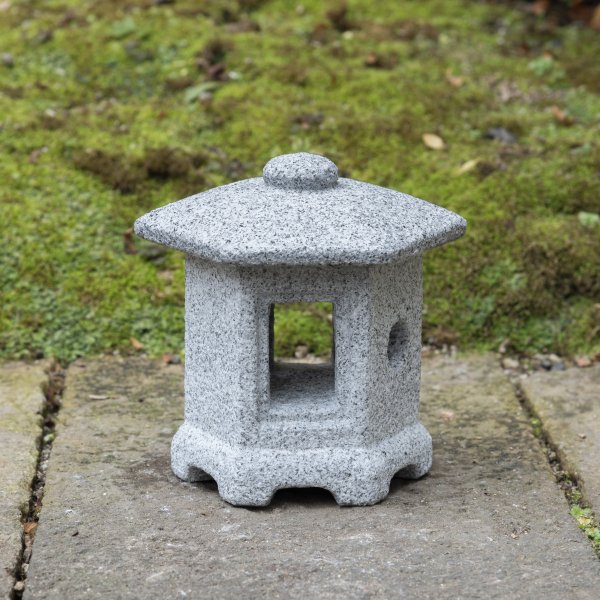 真壁石製のミニ灯篭（寸松庵型）｜Sunsyoan style lantern of Makabe Stone