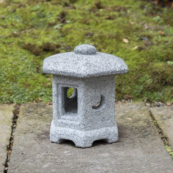 真壁石製のミニ灯篭（寸松庵型）｜Sunsyoan style lantern of Makabe Stone