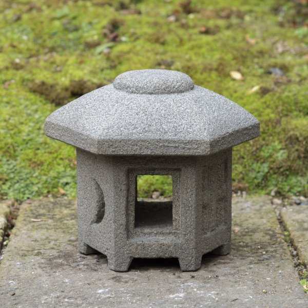 áSunsyoan style lantern of Karatsu Stone
