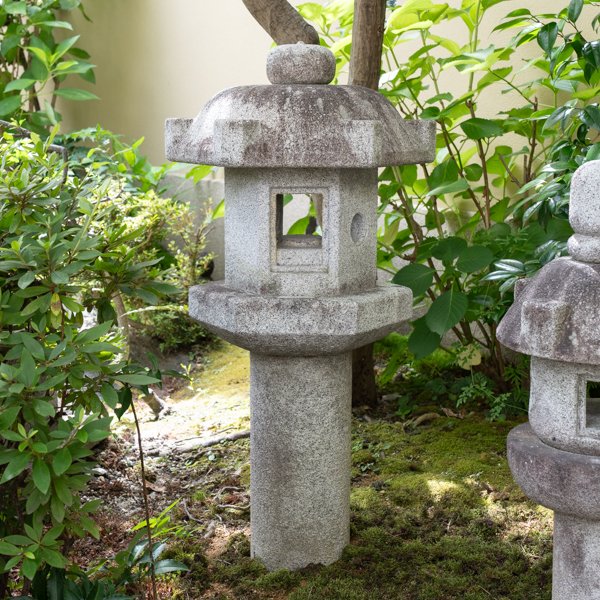 夏山石製、露地型活込み灯篭（3尺2寸） | Implanted Footpath Lantern