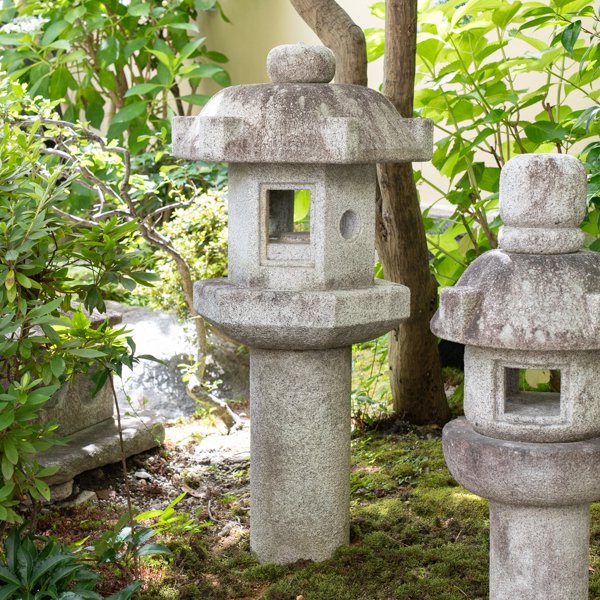 夏山石製、露地型活込み灯篭（3尺2寸） | Implanted Footpath Lantern