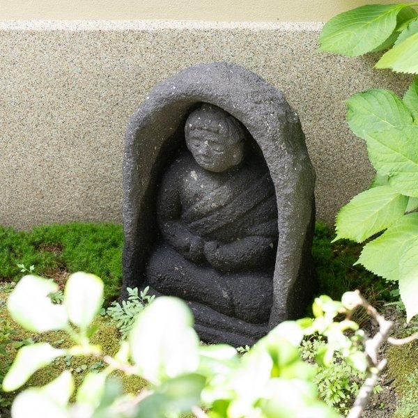 福岡県八女石製の石仏 | Black buddha Made of Yame Stone