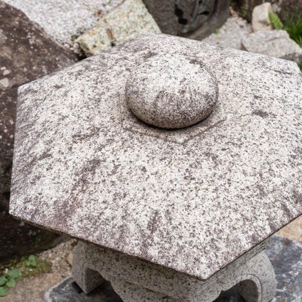 恵那石製、古代六角雪見灯篭（2尺）| Ancient Hexagonal Yukimi
