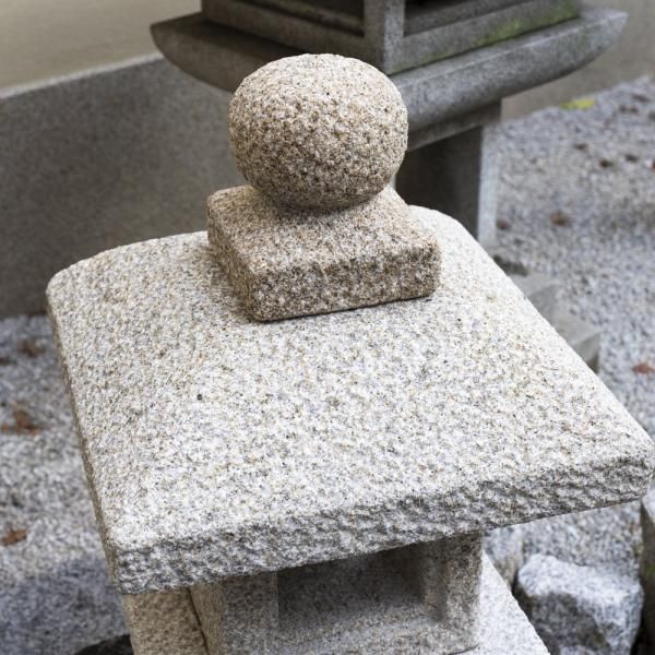 岡崎白石製、織部灯篭（3尺5寸）| Oribe Lantern