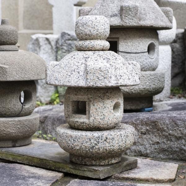 岬形 石製 灯篭デザイン 置物 中型 万成石製、岬型置灯篭｜Misaki Style Lantern