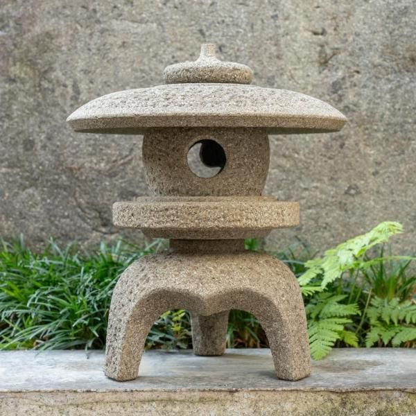 岬形 石製 灯篭デザイン 置物 中型 万成石製、岬型置灯篭｜Misaki Style Lantern