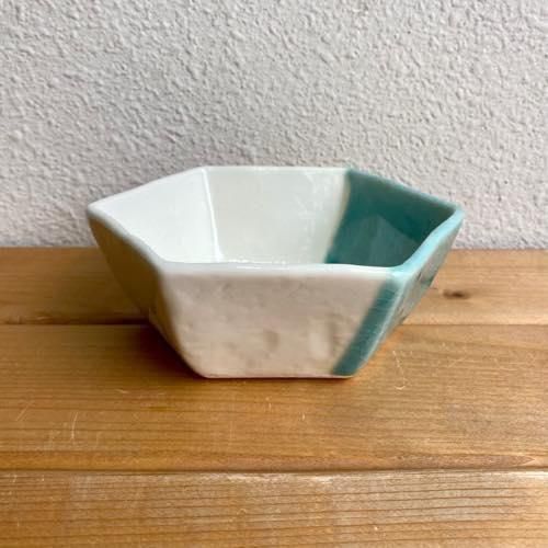 瀬戸焼 m.m.d. / 中鉢 / 青磁 / 約12.5cm 瀬戸焼 m.m.d. / 中鉢 / 青磁 / 約12.5cm