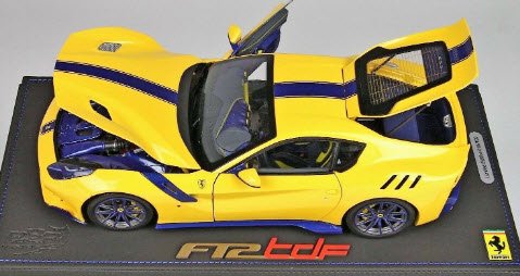 BBR BBR1821STC 1/18 フェラーリ F12 TDF イエロー モデナ / ブルー ショーケース付 - ミニチャンプス専門店  【Minichamps World】