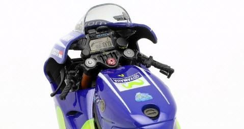 ミニチャンプス 122173346 1/12 ヤマハ YZR-M1 `MOVISTAR YAMAHA