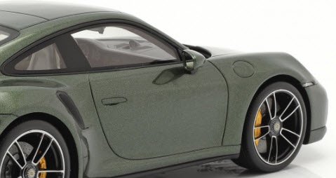 スパーク WAP02117C0L002 1/18 ポルシェ 911 (992) Turbo S 2020 oak グリーンメタリック 特注品 ケース付  - ミニチャンプス専門店 【Minichamps World】