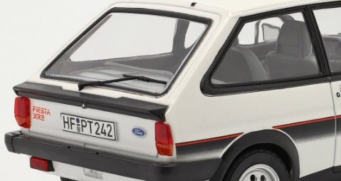 ノレブ NOREV 182742 1/18 フォード フィエスタ XR2 1981 ホワイト / ブラック - ミニチャンプス専門店  【Minichamps World】