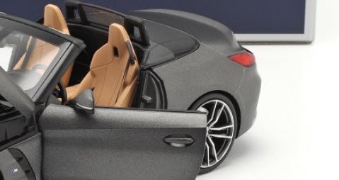 日本値下 ミニカー ノレブ 1/18 BMW Z4 グレー ミニカー