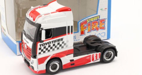 ブラーゴ Bburago 32201 1/43 メルセデス ベンツ Actros Gigaspace 4x2 Truck ホワイト / レッド -  ミニチャンプス専門店　【Minichamps World】