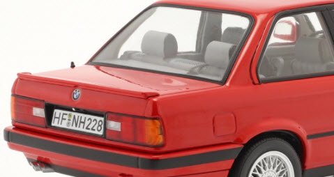 ノレブ 183202 1/18 BMW 325i (E30) limousine 1988 レッド - ミニチャンプス専門店　【Minichamps  World】