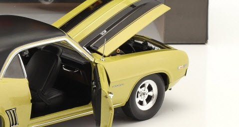 GMP 18032 1/18 シボレー カマロ Z/28 1969 TV series Pawn Stars ゴールドメタリック / ブラック -  ミニチャンプス専門店　【Minichamps World】