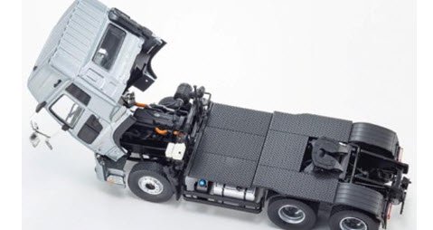 京商 KYOSHO KS67375S 1/43 UD Quon GW 6 x 4 トラクター (シルバー