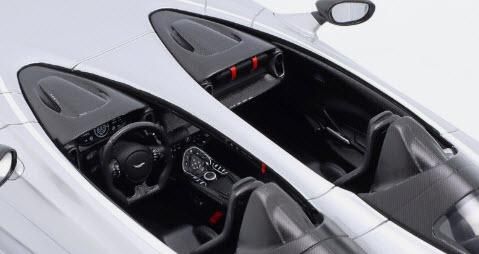 ミニカー　1/18 アストン マーティン V12 スピードスター 2021(シルバー) [GTS430] アストンマーティン V12 スピードスター スカイフォール