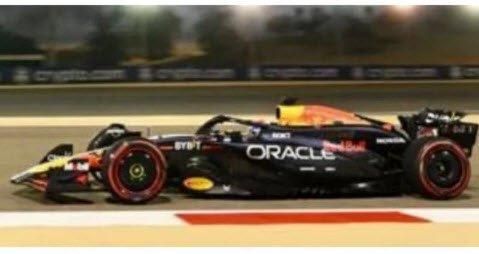 スパーク 1/18 Oracle Red Bull Racing RB18 新品 Amazon.co.jp: Spark 1/18 Red Bull F1 RB18 #1 Verstappen