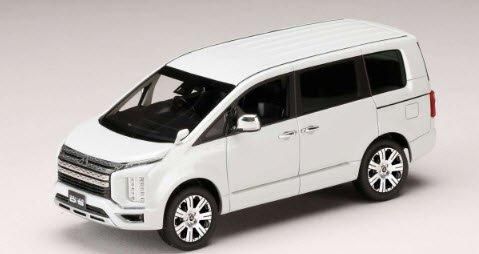 三菱 デリカ D5 1/43 レジン製 ミニカー ホワイトダイヤモンド ①