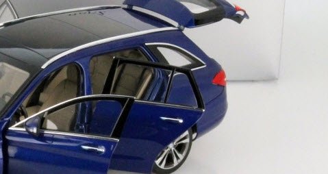ノレブ B66960257 1/18 メルセデス・ベンツ Mercedes-Benz Cクラス T-Model (S205) ブリリアントブルー -  ミニチャンプス専門店　【Minichamps World】