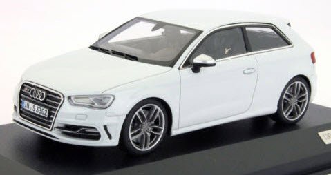 ミニチャンプス製Audi S3-