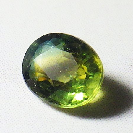 バイカラーサファイア・B（5×4×2mm・0.44ct）