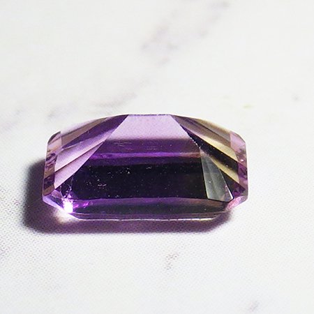 アメトリン（8×6mm・1.2ct）