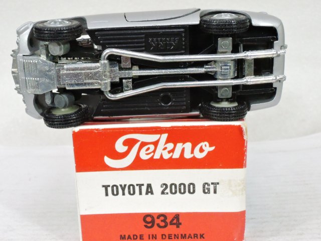 Tekno(KiRK) TOYOTA 2000GT トヨタ シルバー 箱付 デンマーク製 1/43