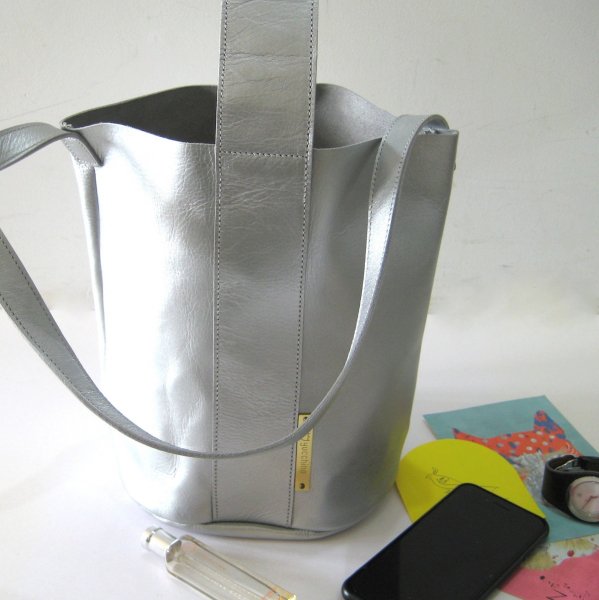 BUCKET silver - yucchino｜ユッキーノ　布のエコバッグはもう卒業、大人のための革のエコバッグ