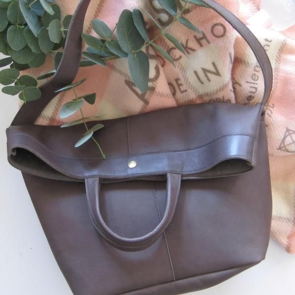 ユッキーノ スモールボストン ブラックベリー ショルダースモール