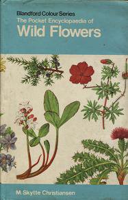 Wild Flowers デンマークの野草の花ポケット図鑑 英語版 - 旅する本屋 古書玉椿 国内外の手芸関連の古本と新刊の専門店