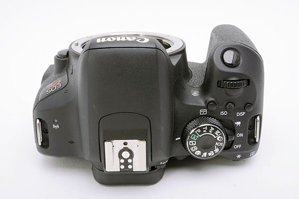 豪華な Canon EOS KISS X9i Wズームキット