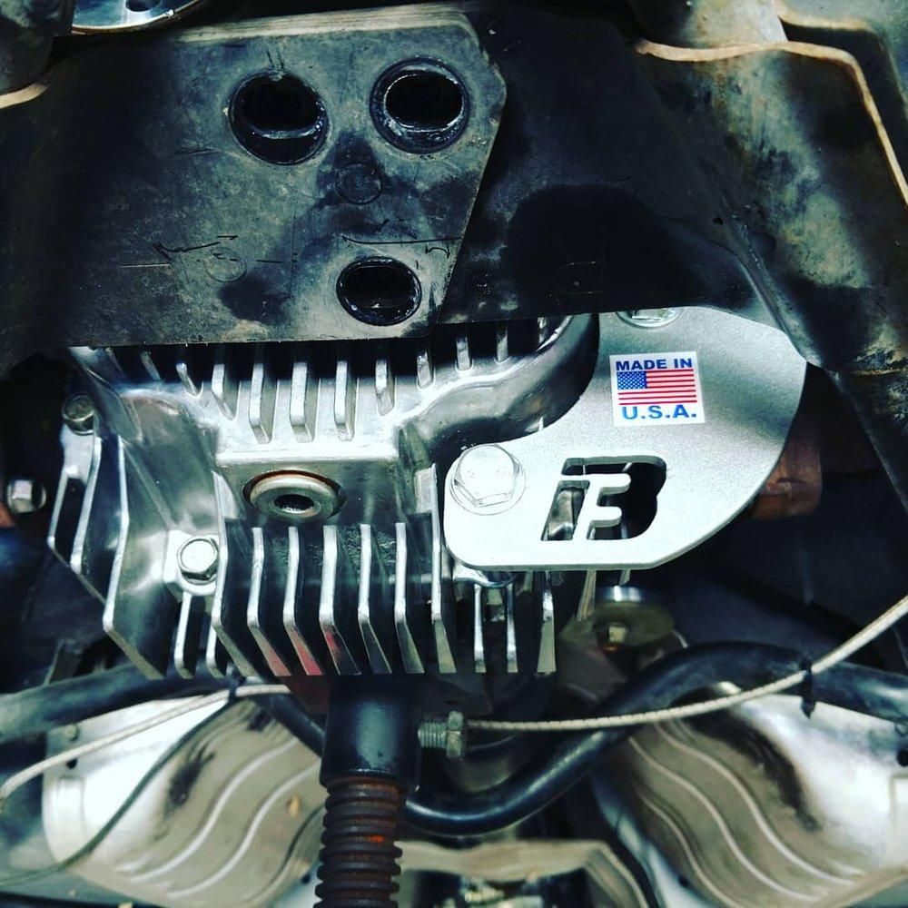 【即納】送料無料 Z33 V35 デフ ブレース 補強ブラケット ブレース Z33 350z/V35 デフブレース