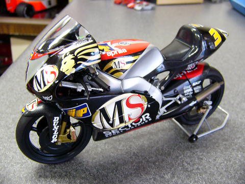 1/12アプリリアRSV'02タバコロゴデカール - ミュージアムコレクションオンラインショップ