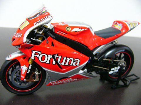 1/12ヤマハYZR-M1'06フォルトゥナデカール - ミュージアムコレクション