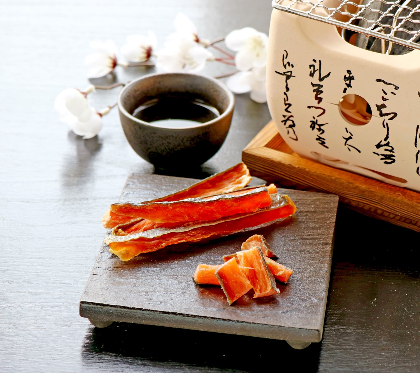 鮭とばの食べ方から美味しくするチョイ足し（日本酒編）無添加鮭とば純米酒に画像