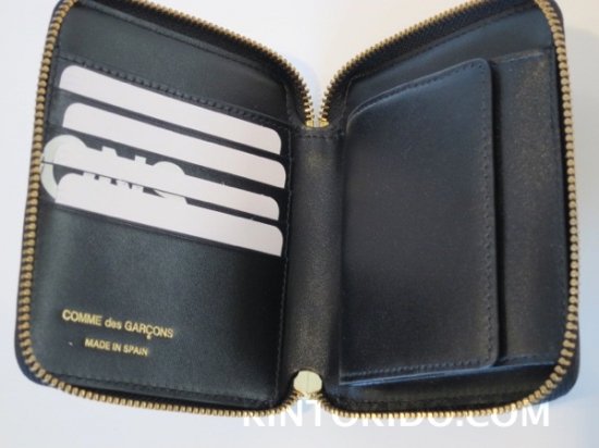 Wallet COMME des GARCONS HUGE LOGO 二つ折りZIP財布 黒 COW HIDE CdG